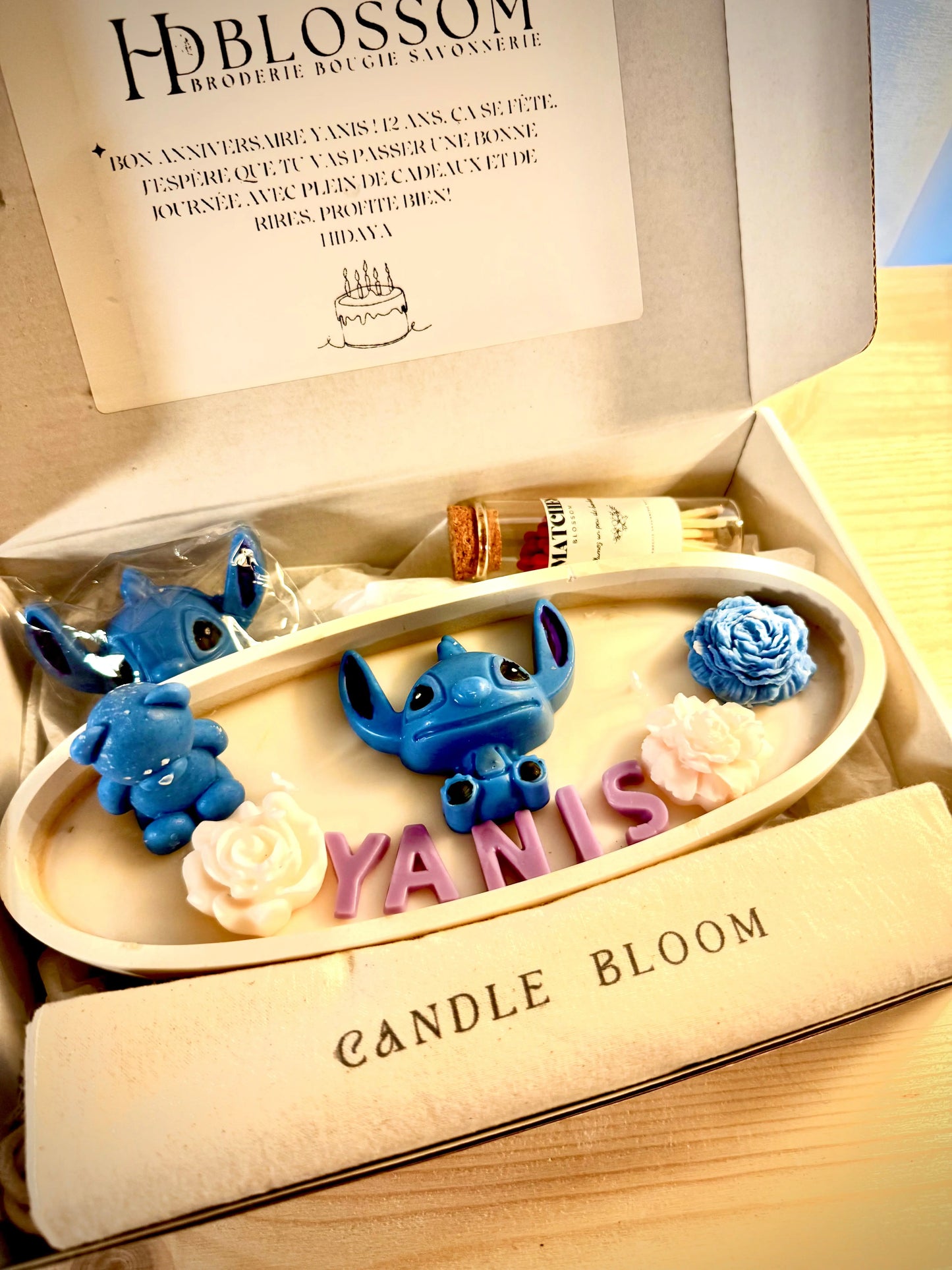 Coffret Bougie Personnalisée avec Stitch & Prénom coffret enfant BLOSSOM HIDADJESS