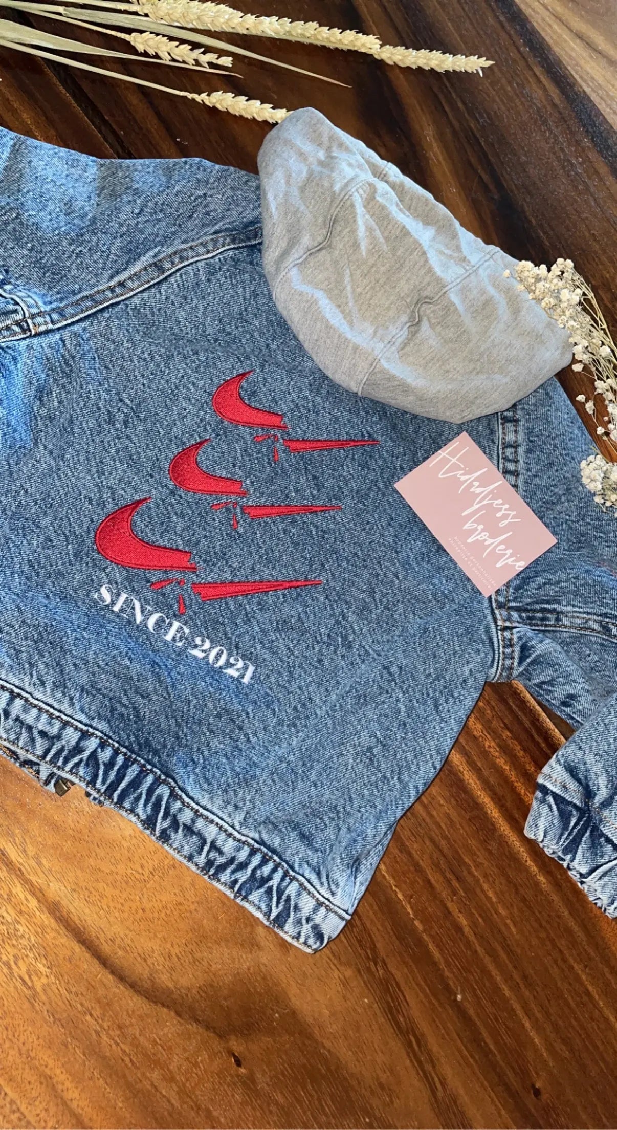 Veste en jean brodée & personnalisée pour enfant BLOSSOM HIDADJESS