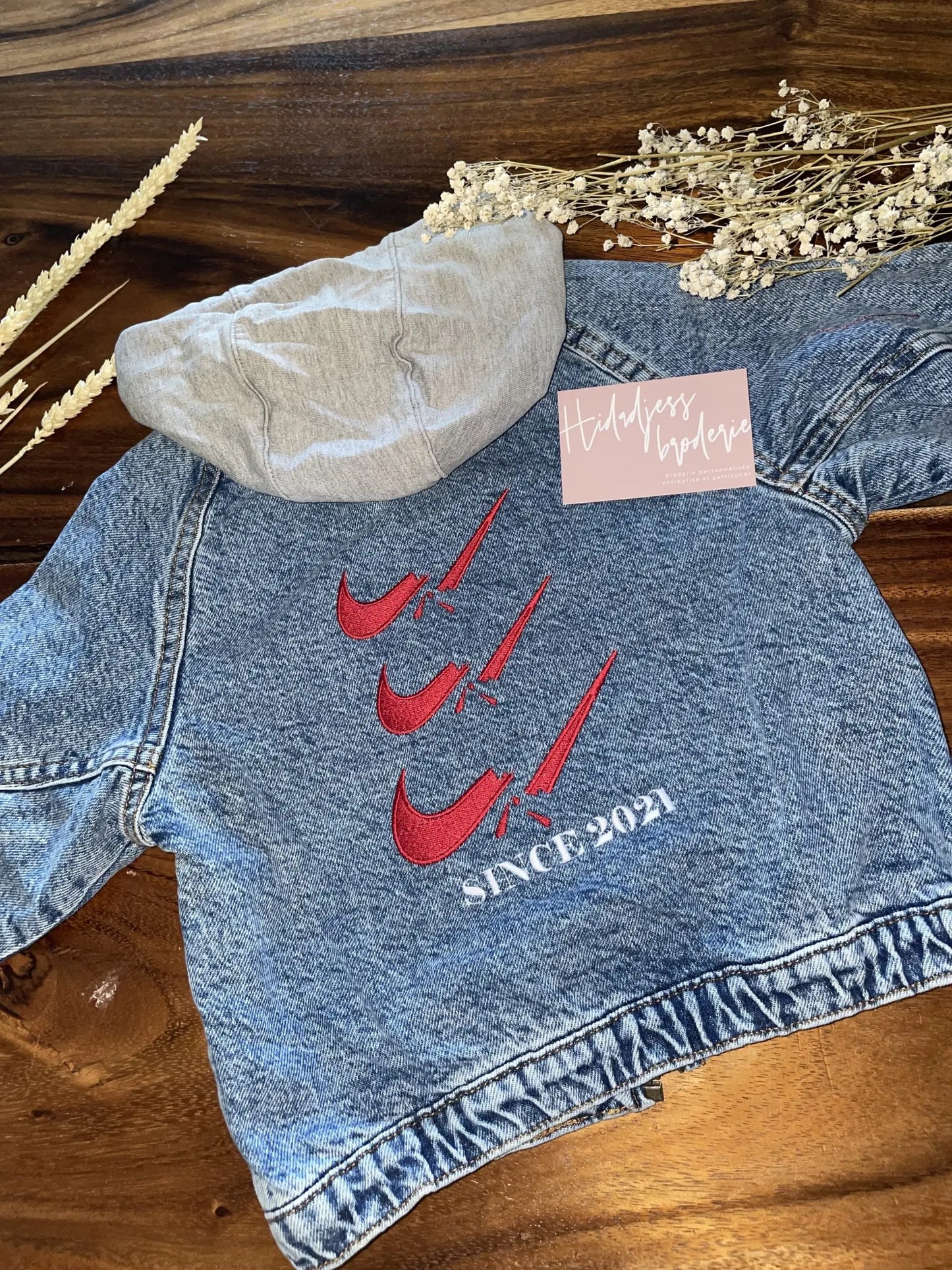 Veste en jean brodée & personnalisée pour enfant BLOSSOM HIDADJESS